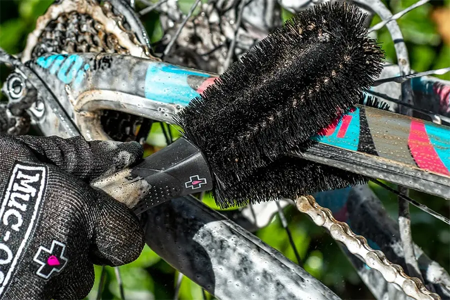 Muc-Off 2-Prong Brush – view 3