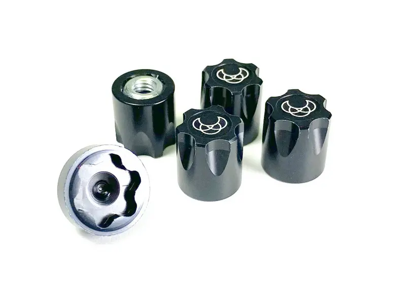 1:10 Alu. Hub Nut M4 Black (4)
