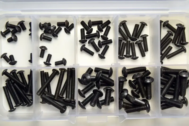Roundhead Screw Set